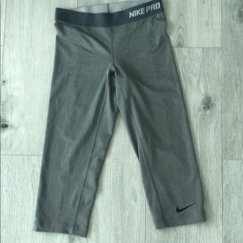 Nike capris leggings